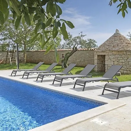 Authentic Istrian Ive With A Swimming Pool Guest house *