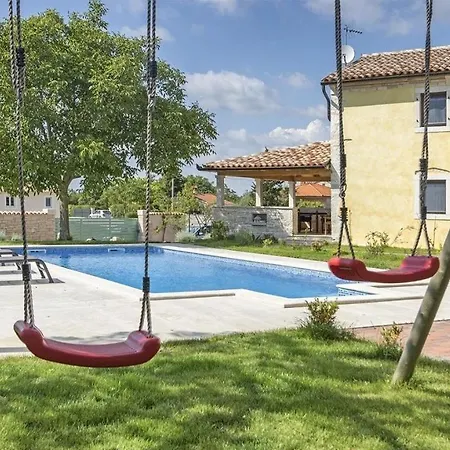 Guest house Authentic Istrian Ive With A Swimming Pool *
