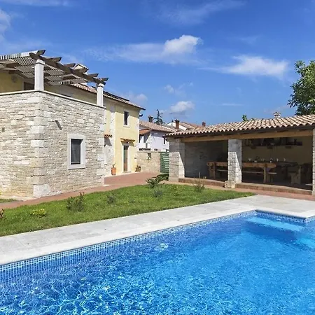 Authentic Istrian Ive With A Swimming Pool Guest house
