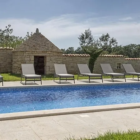 Guest house Authentic Istrian Ive With A Swimming Pool