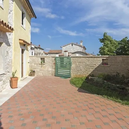 Guest house Authentic Istrian Ive With A Swimming Pool *