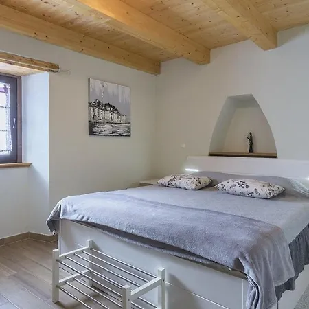 Guest house Authentic Istrian Ive With A Swimming Pool