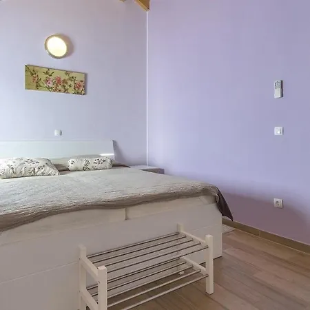 Guest house Authentic Istrian Ive With A Swimming Pool