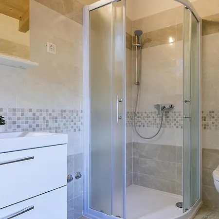 Guest house Authentic Istrian Ive With A Swimming Pool Marcana
