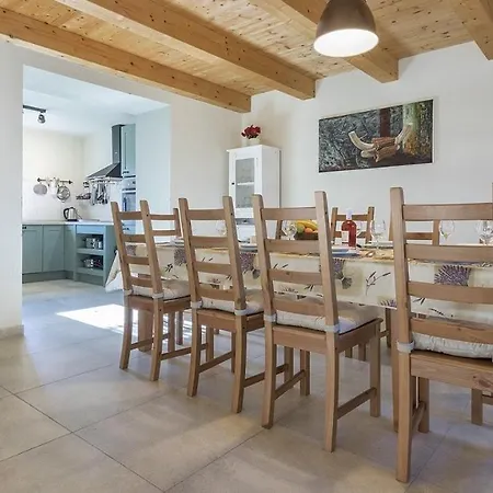 Authentic Istrian Ive With A Swimming Pool *