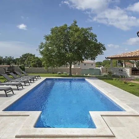 Guest house Authentic Istrian Ive With A Swimming Pool