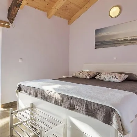 Authentic Istrian Ive With A Swimming Pool Guest house Marcana