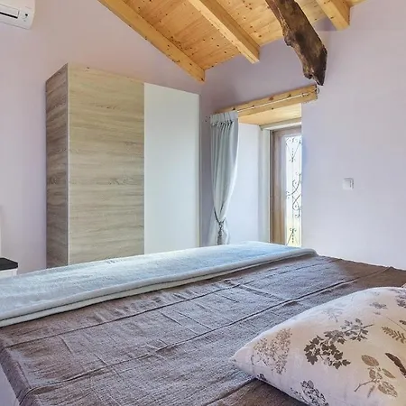 Authentic Istrian Ive With A Swimming Pool Affittacamere *
